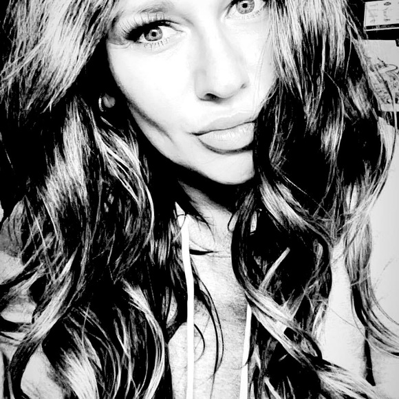 Meet your Posher, Stephanie - Picture 1 of 2